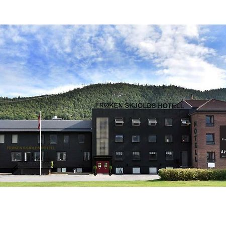 Froken Skjolds Hotel Lyngengarden Mosjoen Ngoại thất bức ảnh