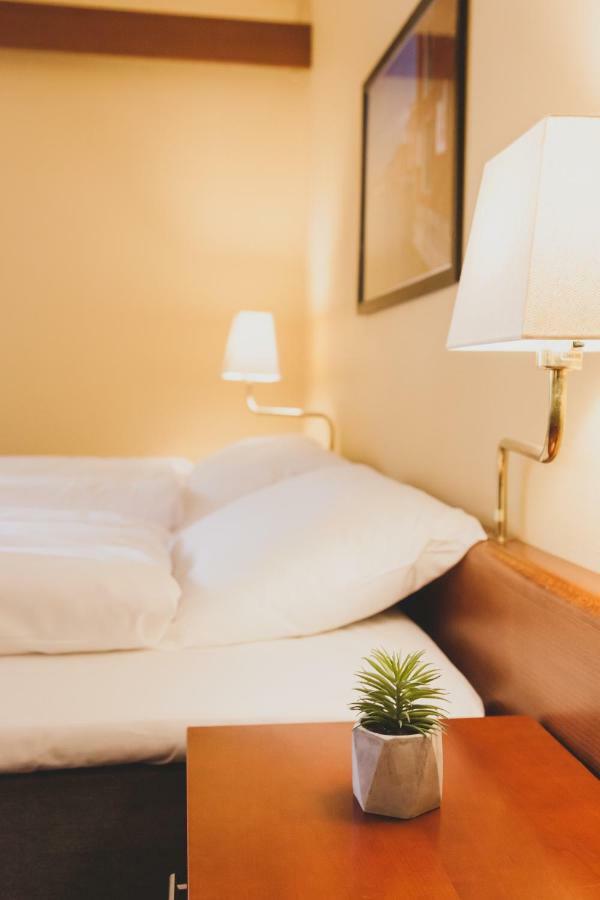 Froken Skjolds Hotel Lyngengarden Mosjoen Ngoại thất bức ảnh